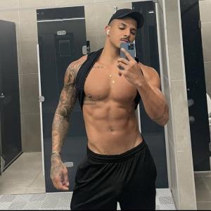 722332934: Chico busca chica en Barcelona