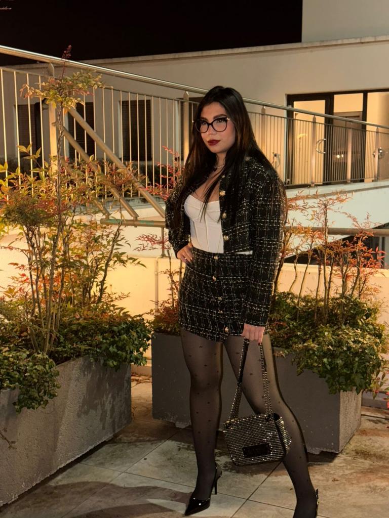 Chica busca chico en Granada: Chica busca chico