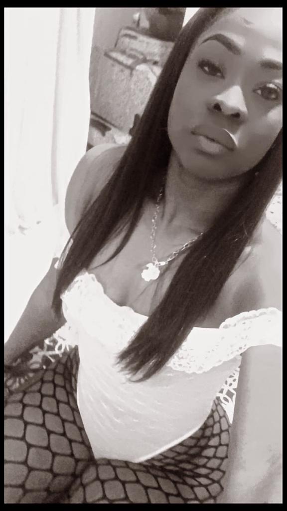 603313895: Chica busca chico en Sevilla