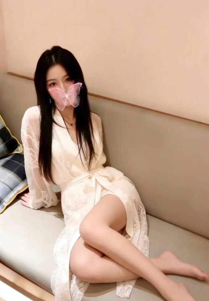 614910787: Chica busca chico en Barcelona