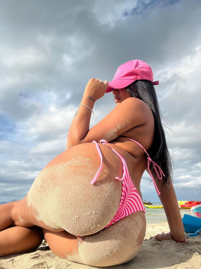 Chica busca chico en Alicante: Chica busca chico