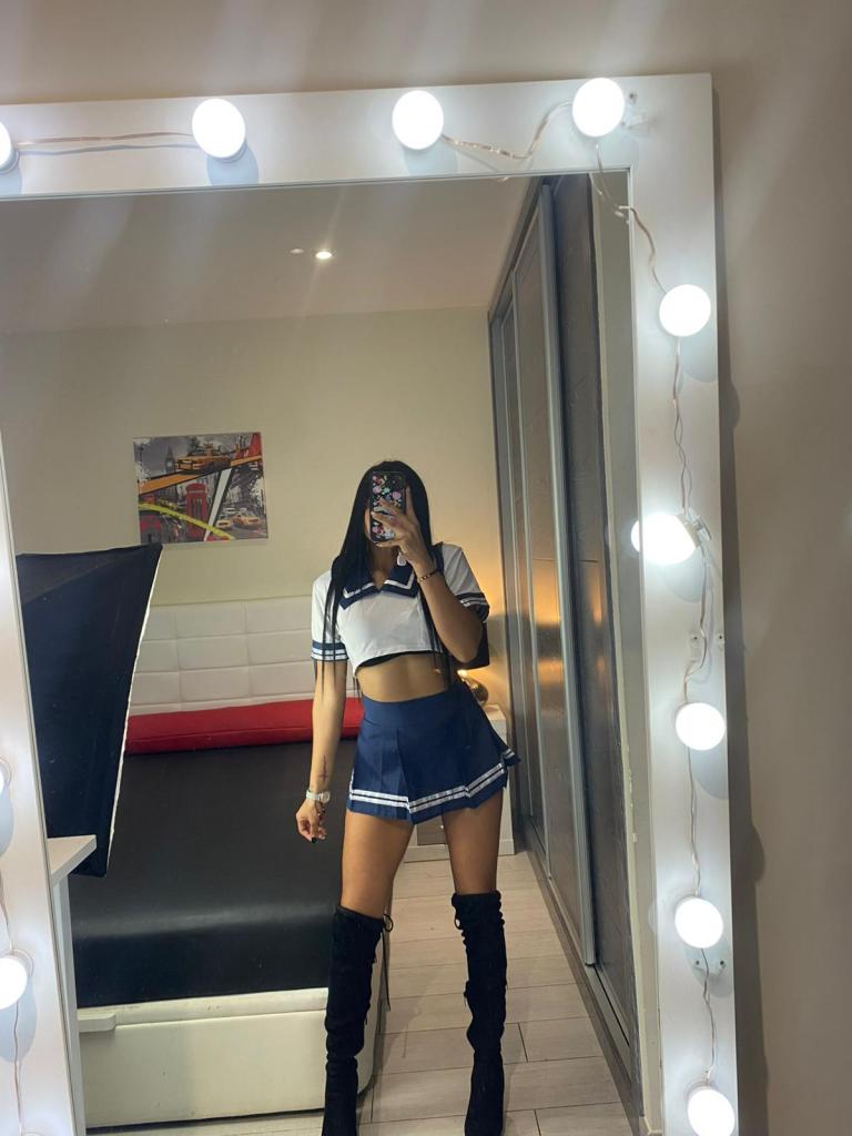 Chica busca chico en Alicante: Chica busca chico