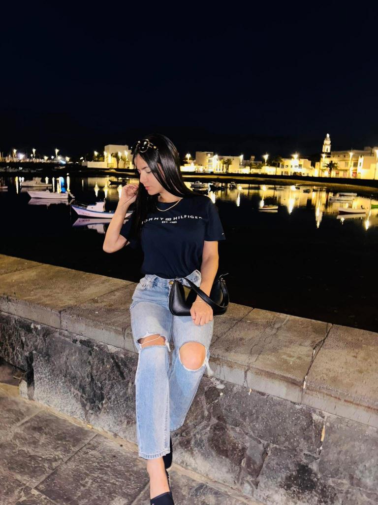 643460835: Chica busca chico en La Coruña