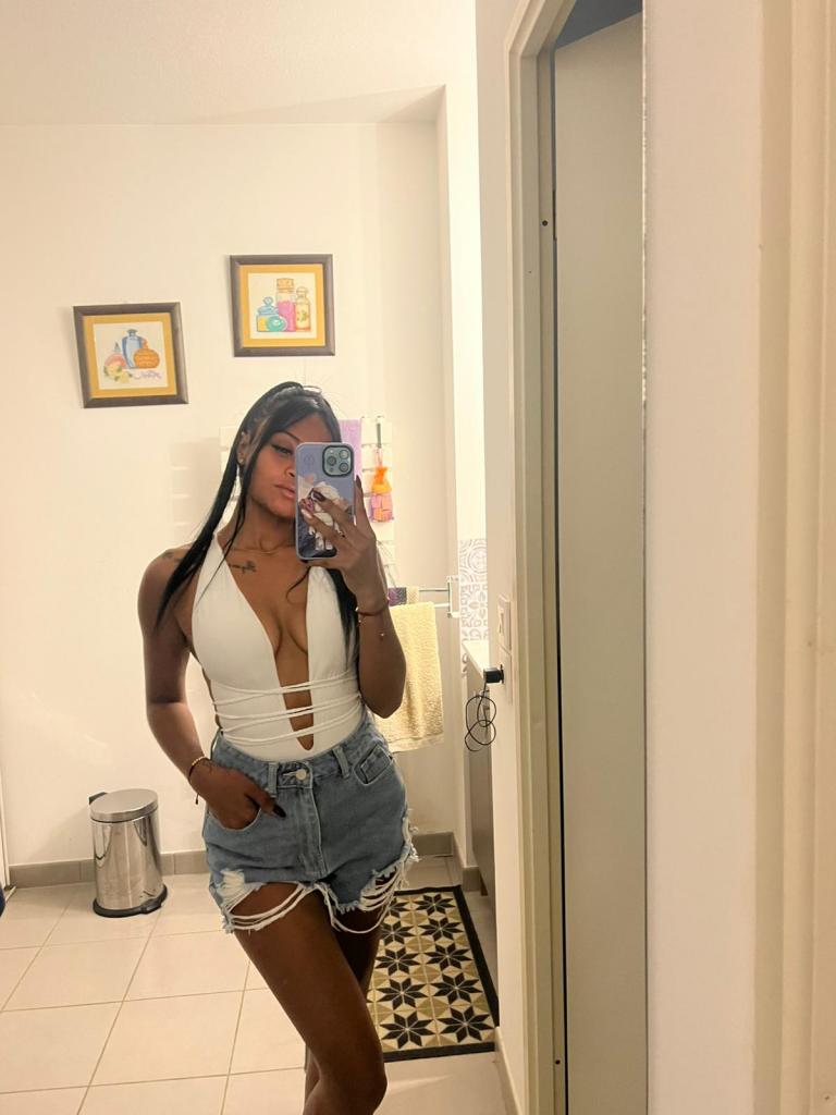 614705149: Chica busca chico en Alicante