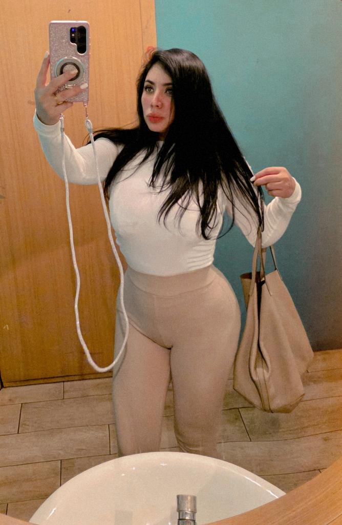 674773691: Chica busca chico en Sevilla