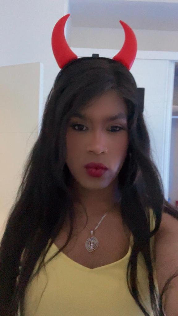 654220525: Transexual en Asturias