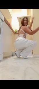 687181489: Chica busca chico en Sevilla