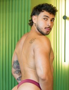 672044911: Chico busca chica en Valencia