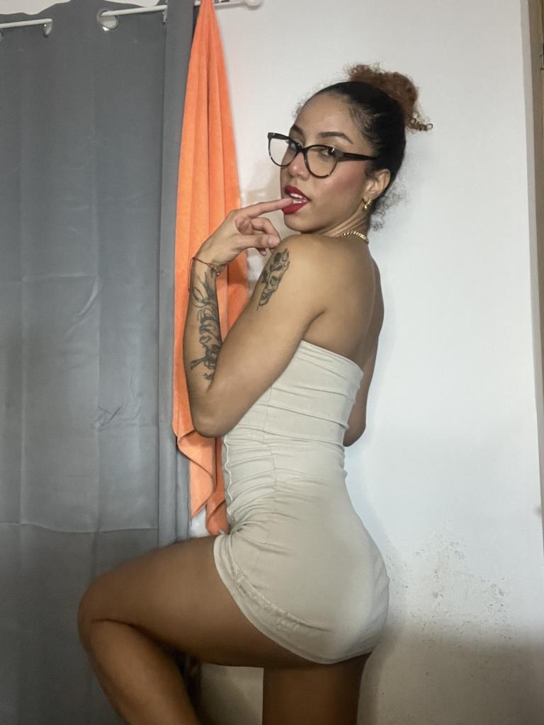 631222976: Chica busca chico en Barcelona