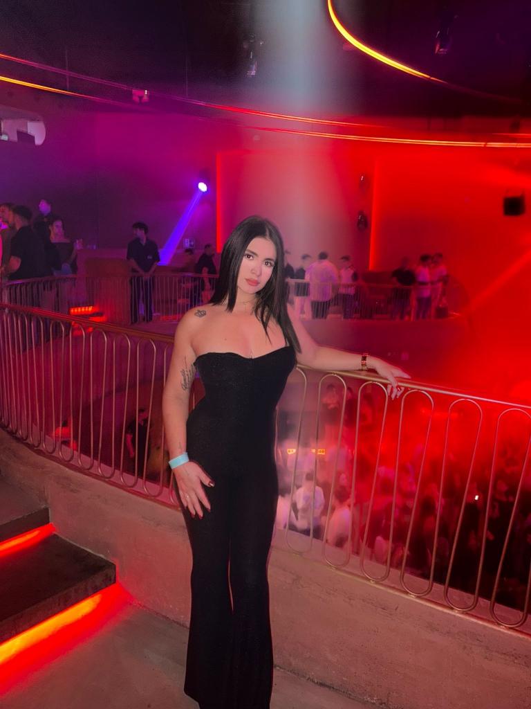 Chica busca chico en Sevilla: Chica busca chico