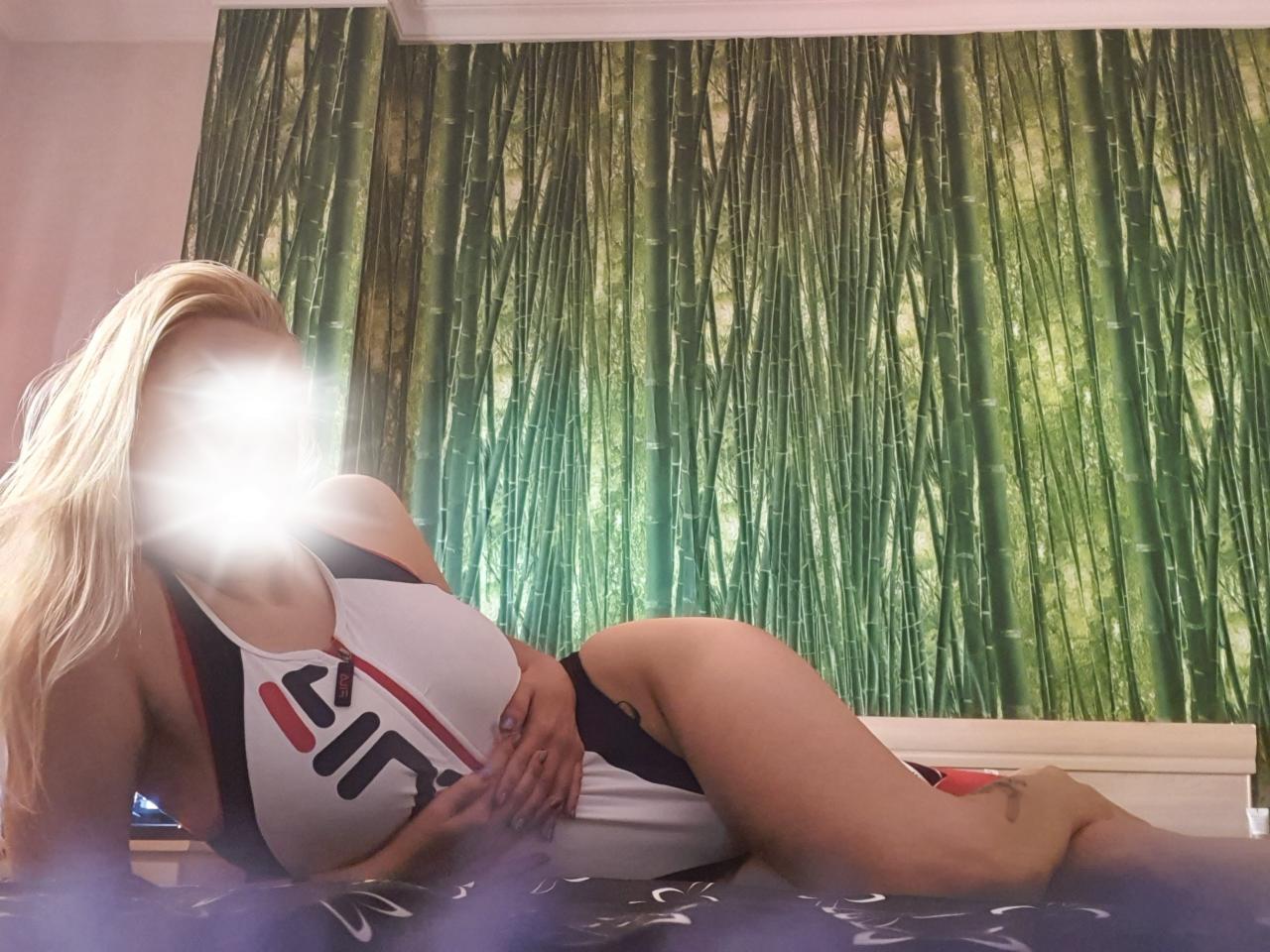 681814510: Chica busca chico en Sevilla