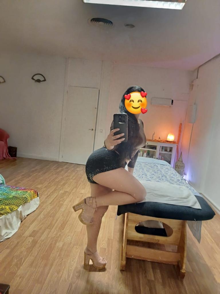 672505541: Chica busca chico en Sevilla