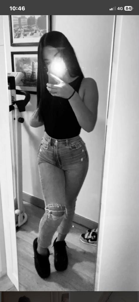 657797531: Chica busca chico en Sevilla