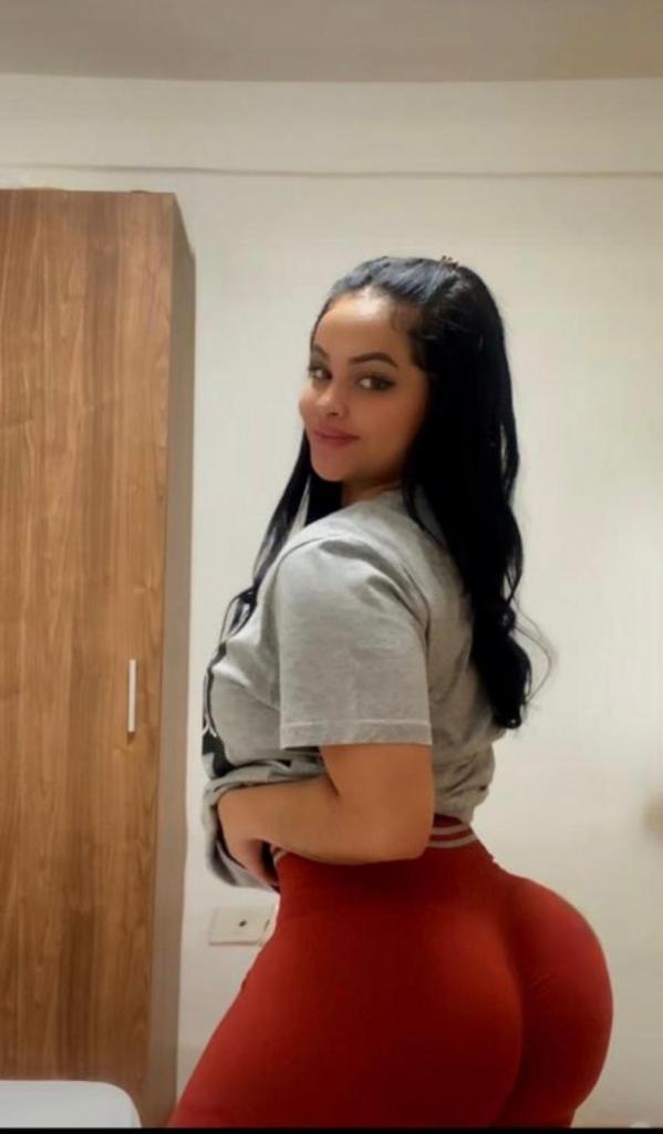 647299043: Chica busca chico en La Coruña