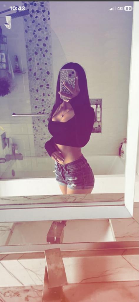 657797531: Chica busca chico en Sevilla