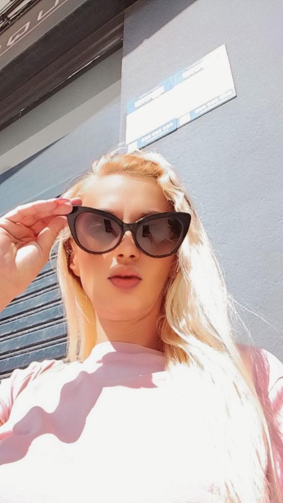 743071903: Chica busca chico en La Coruña