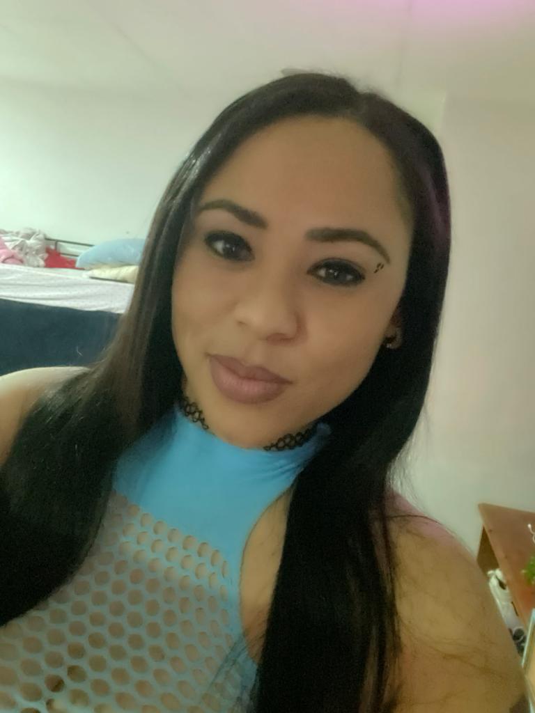 617107948: Chica busca chico en Gerona