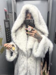 697239590: Chica busca chico en Barcelona