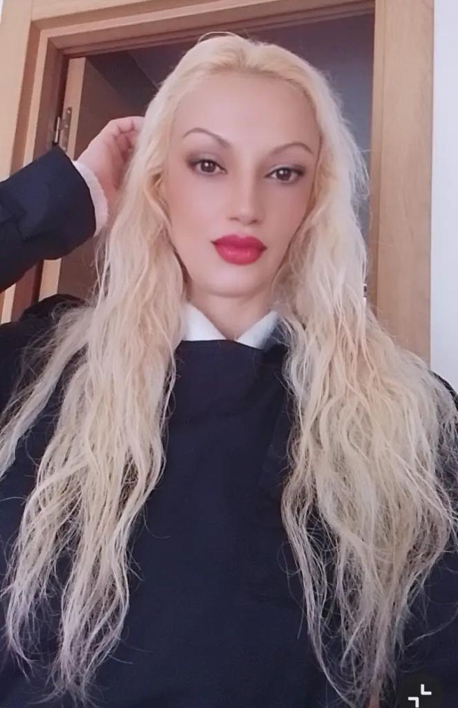743071903: Chica busca chico en La Coruña