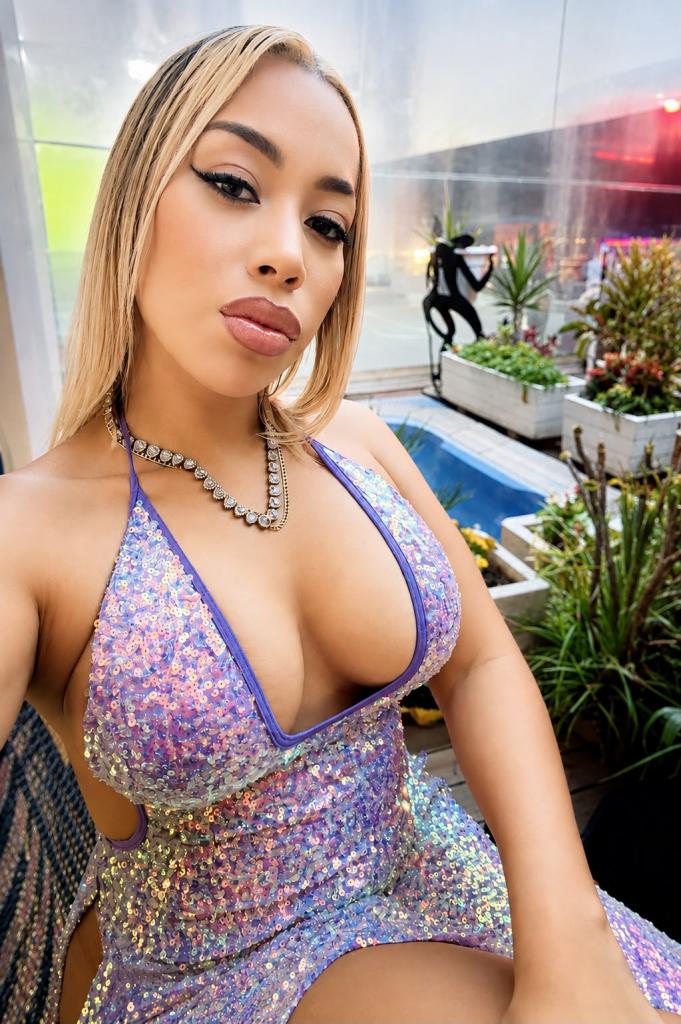 663657246: Chica busca chico en Ibiza