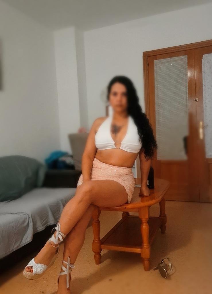 647368045: Chica busca chico en Almería