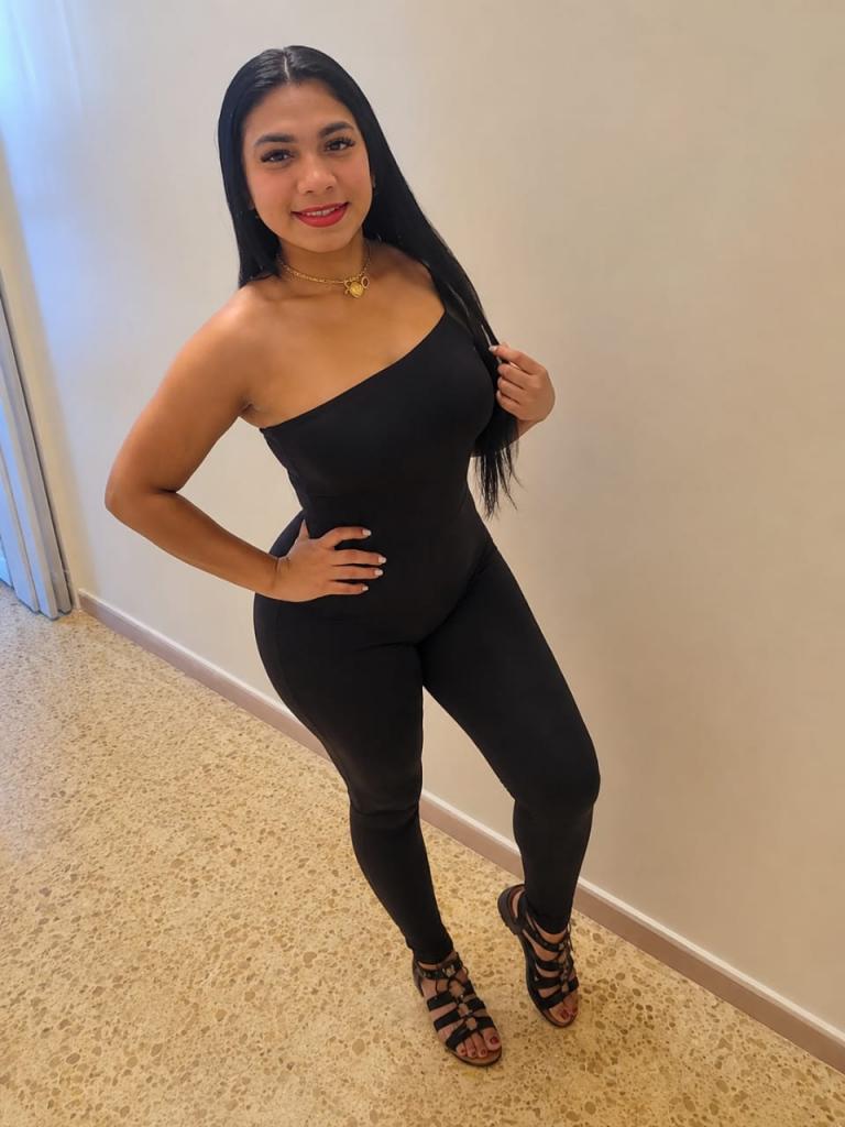 663045814: Chica busca chico en Sevilla