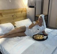 664496773: Chica busca chico en Madrid