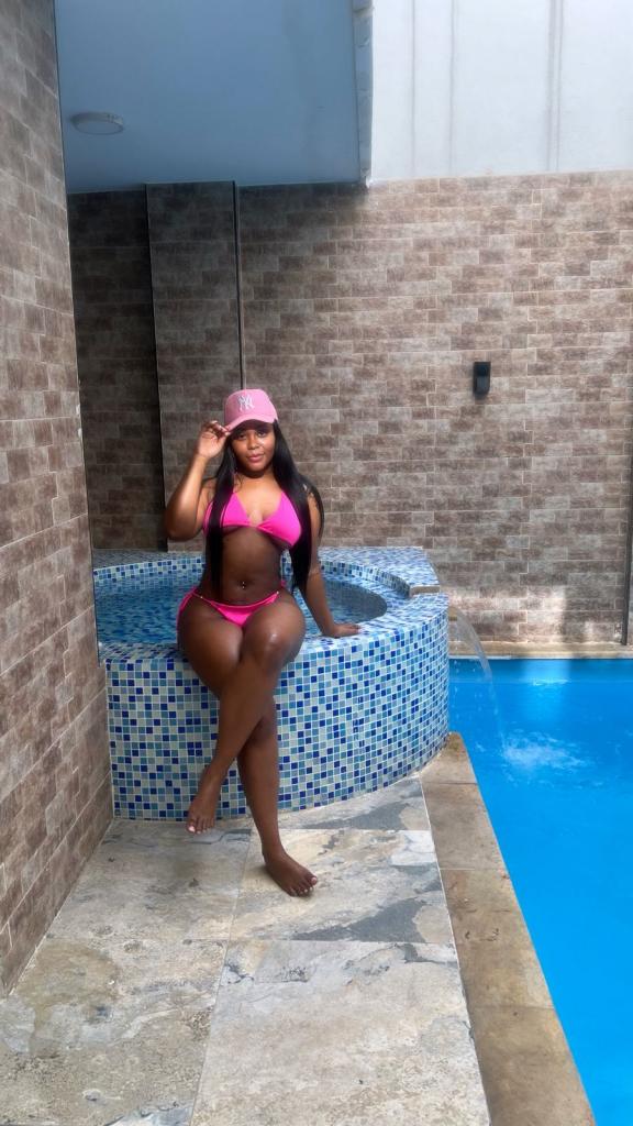 617260513: Chica busca chico en Barcelona