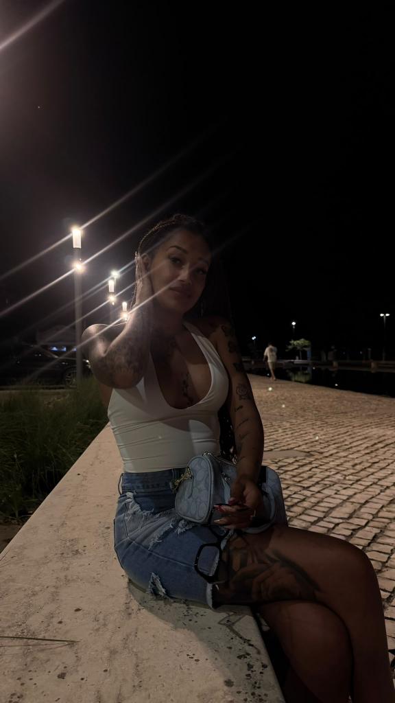 659127930: Chica busca chico en Cantabria