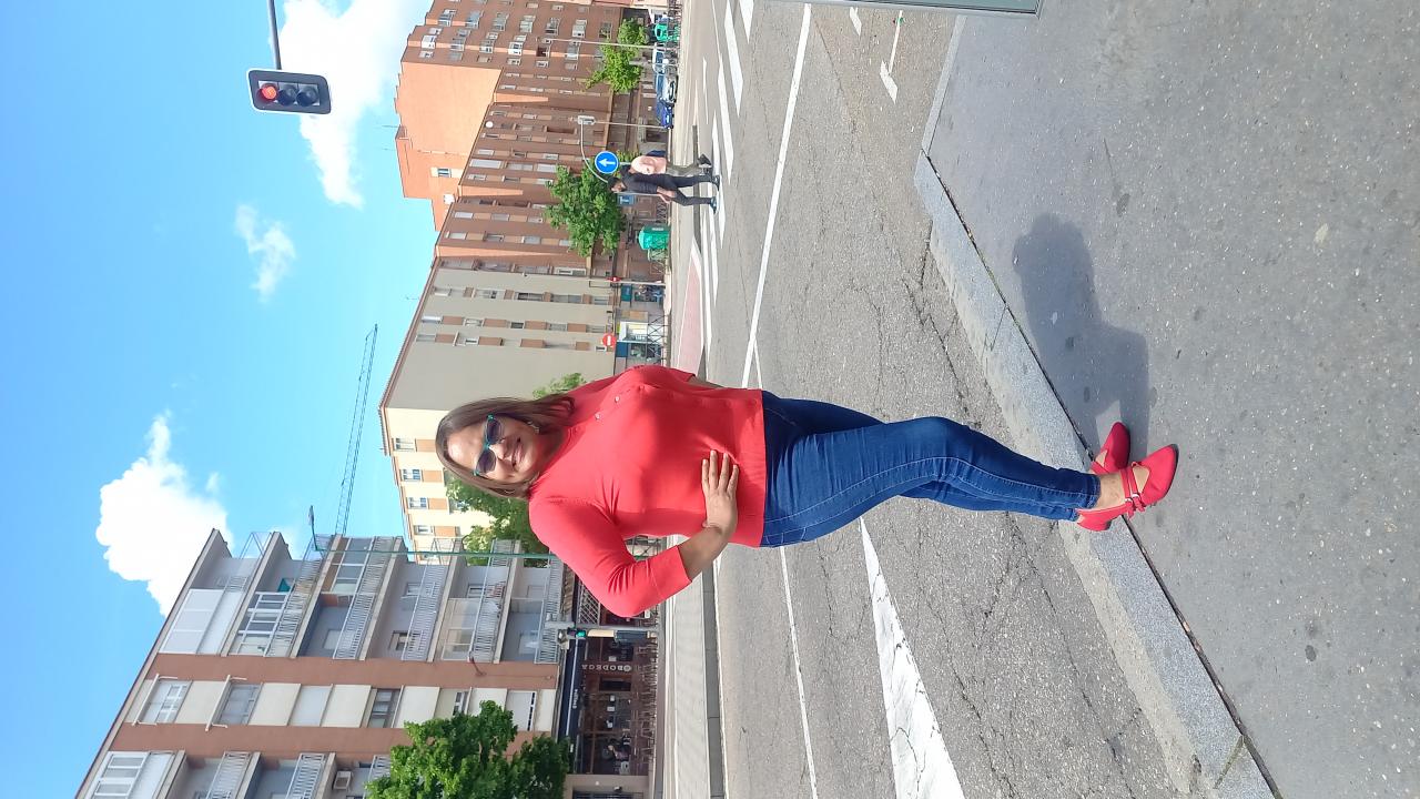 611214295: Chica busca chico en Sevilla