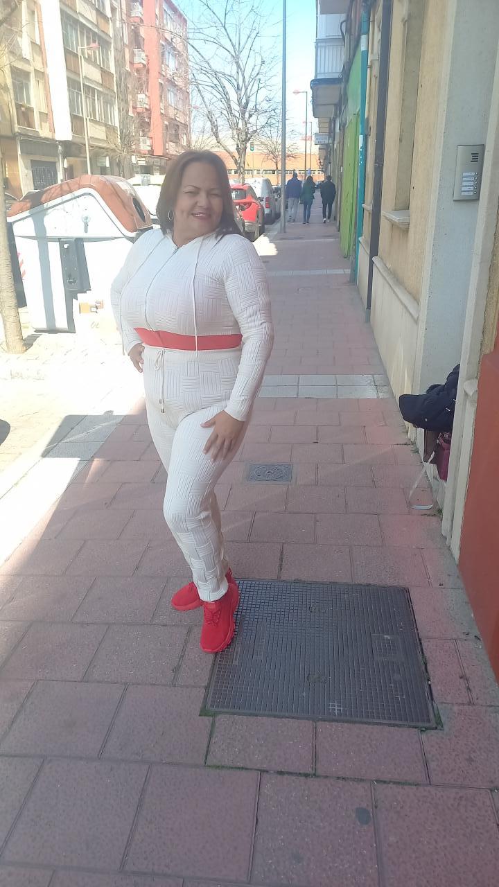 611214295: Chica busca chico en Sevilla