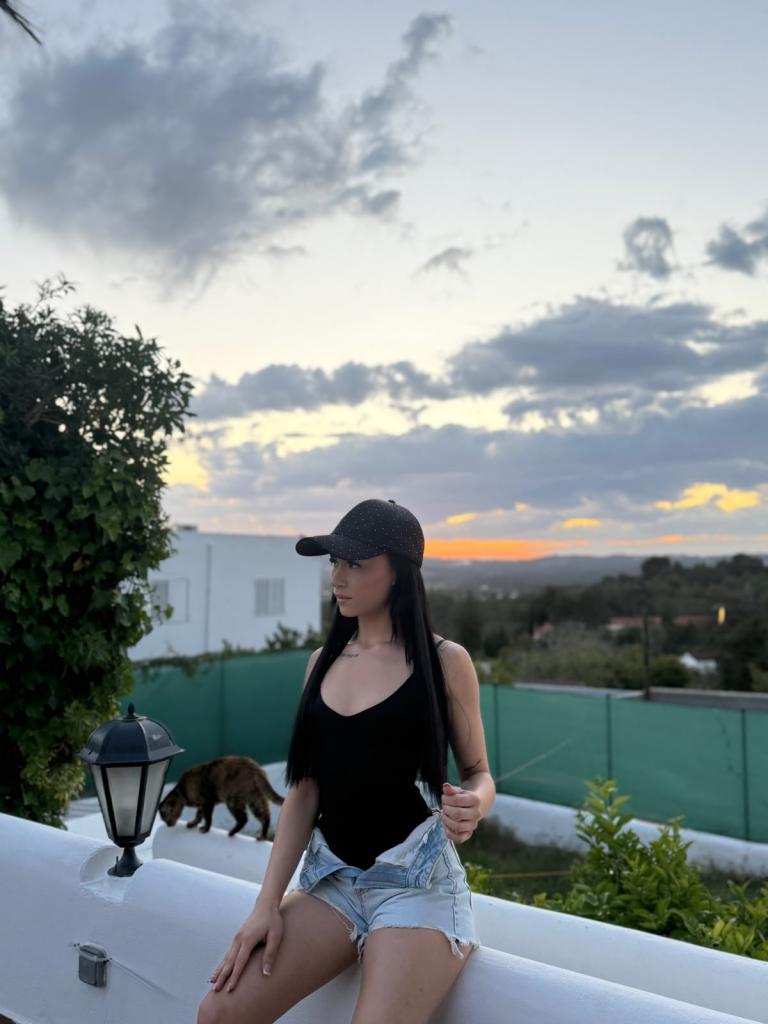 610946914: Chica busca chico en Madrid