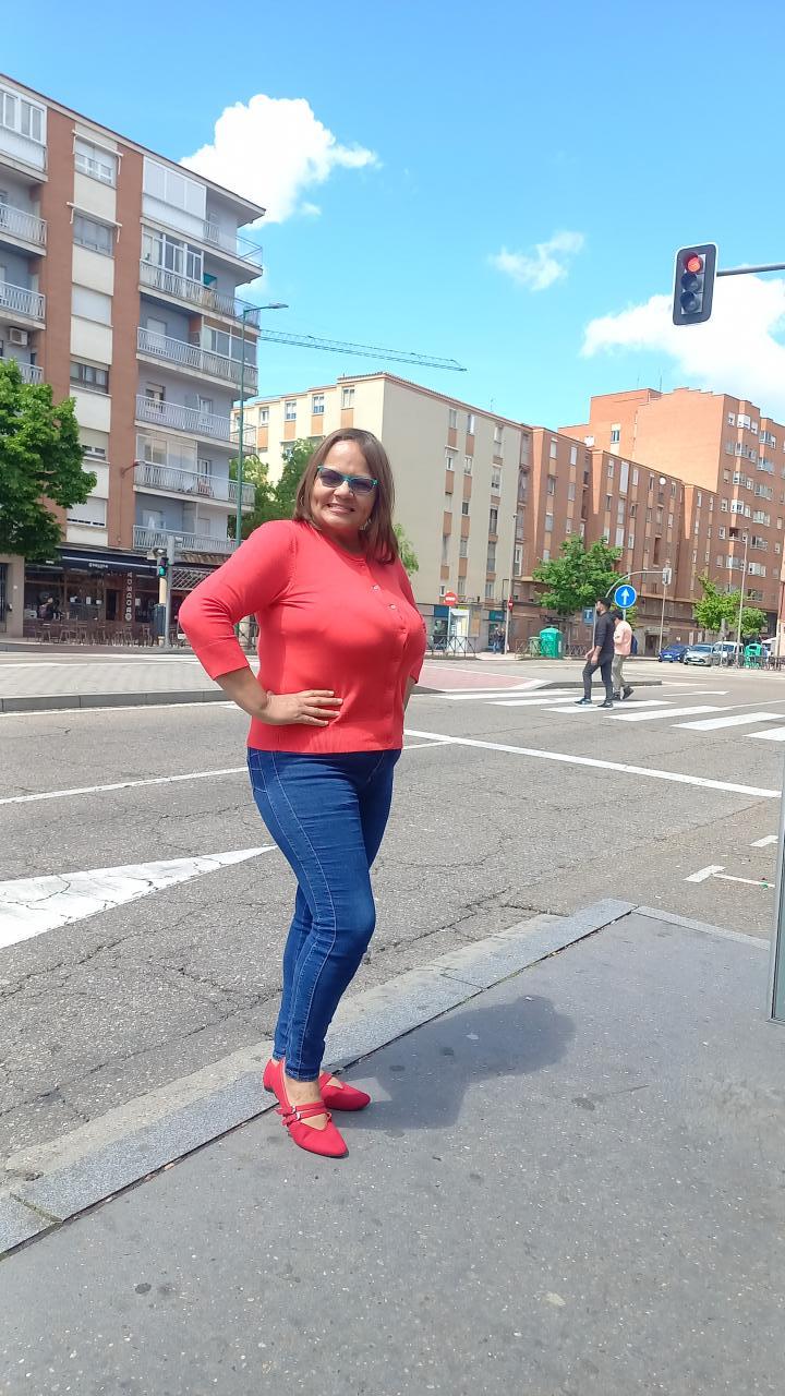 611214295: Chica busca chico en Sevilla