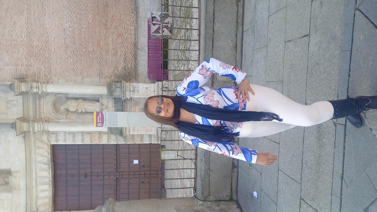 611214295: Chica busca chico en Sevilla