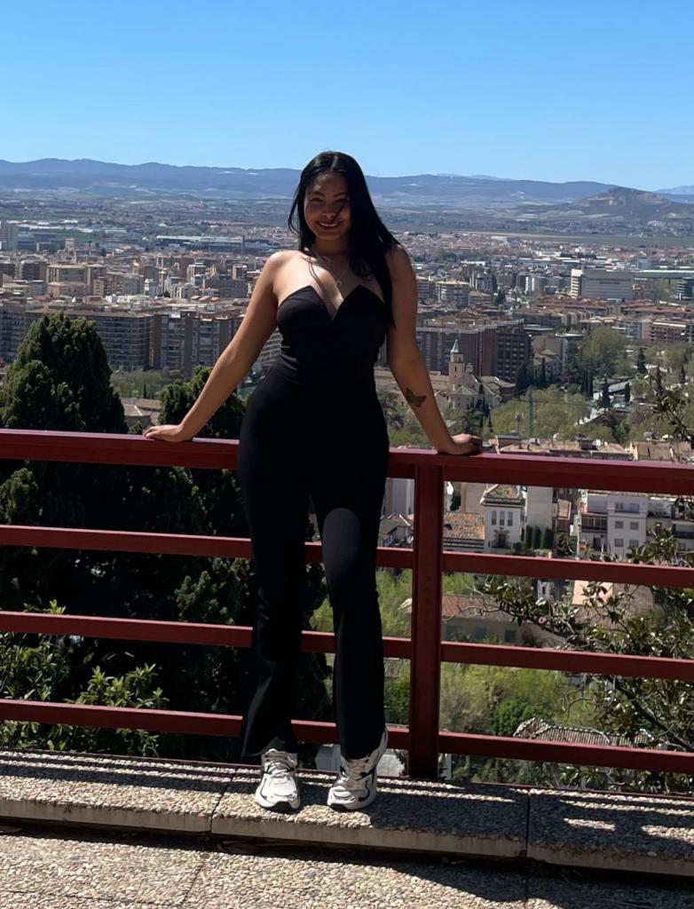 664874220: Chica busca chico en Madrid