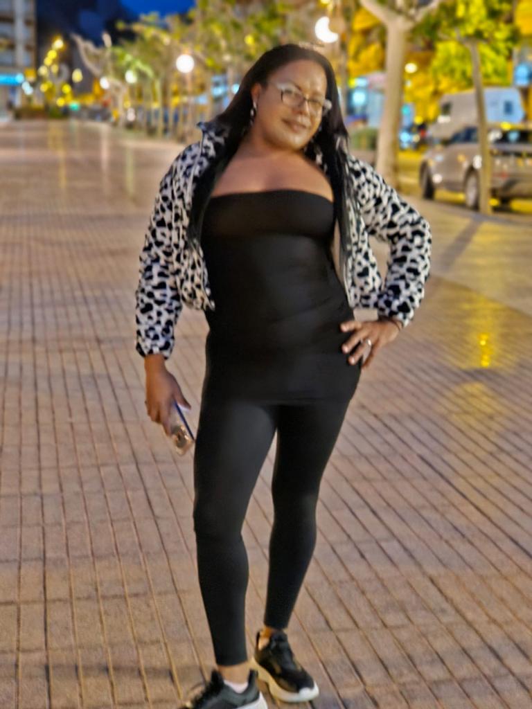 647634703: Transexual en León