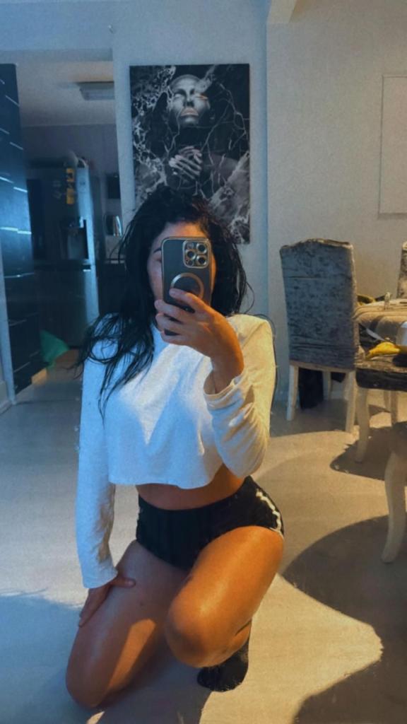600745203: Chica busca chico en Málaga