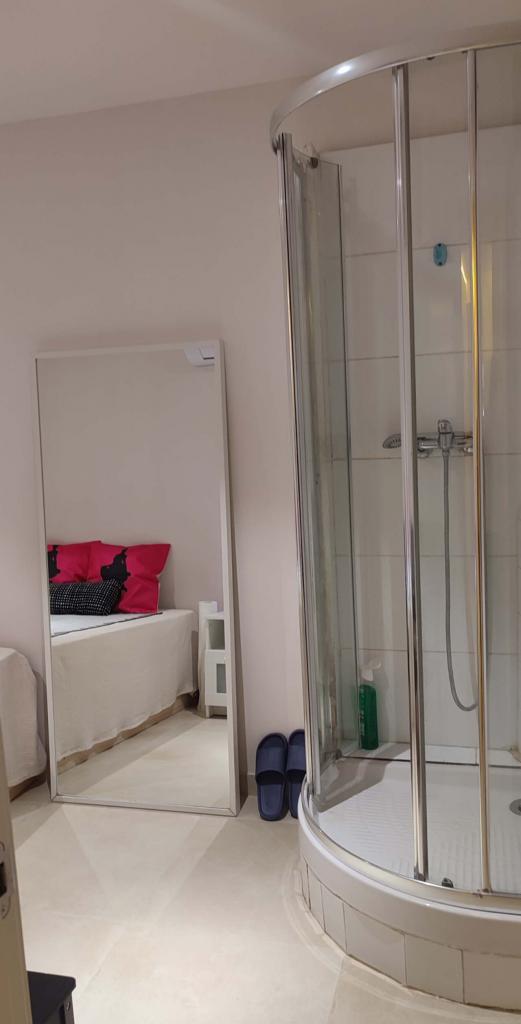 660203497: Chica busca chico en Barcelona