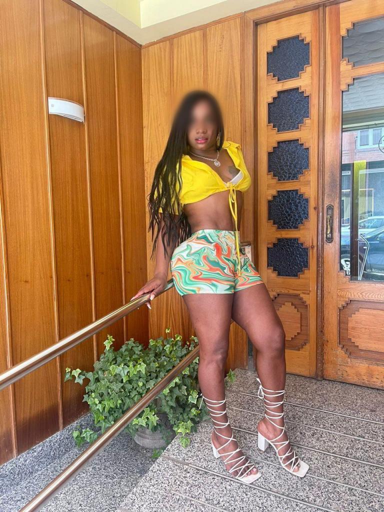 641387047: Chica busca chico en Cádiz