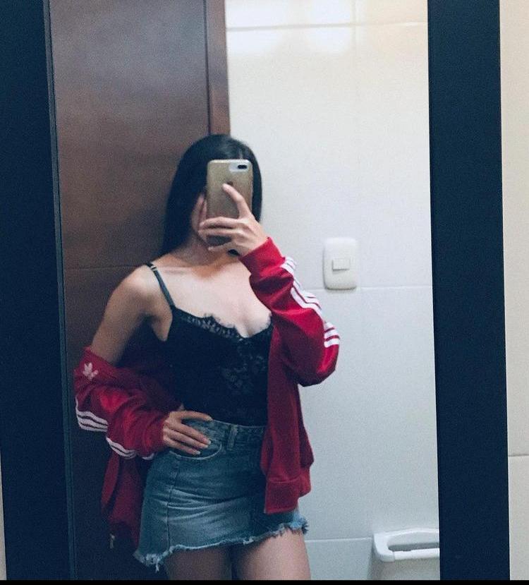 624751354: Chica busca chico en Sevilla