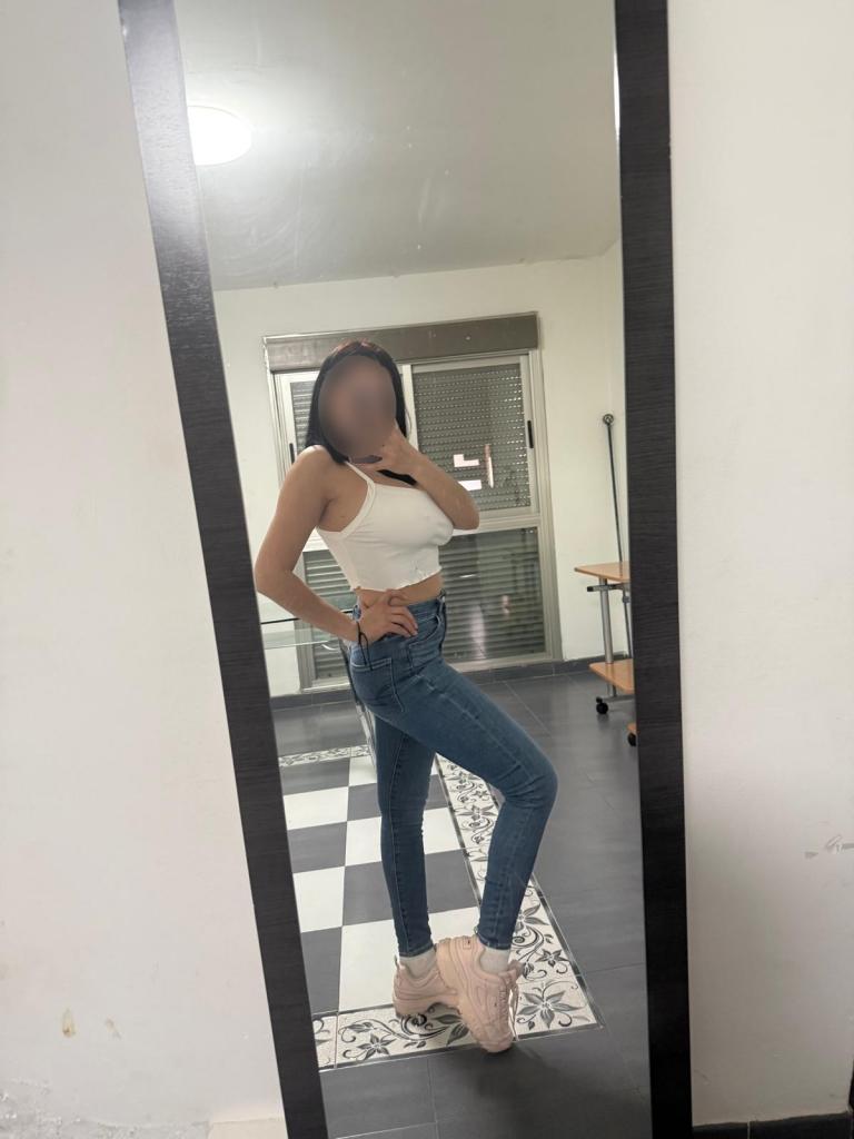 614839430: Chica busca chico en Granada