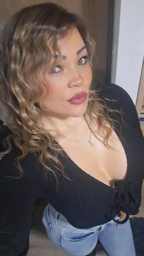 Chica busca chico en Menorca: 