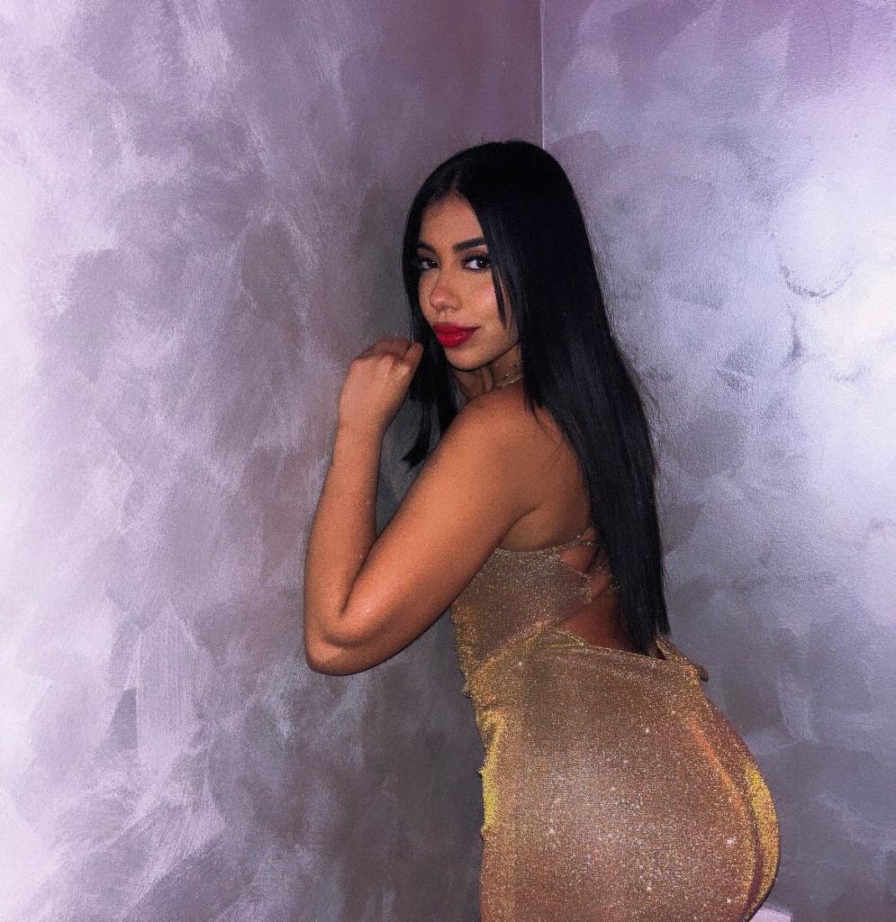 631143576: Chica busca chico en Almería