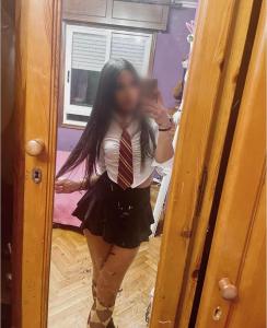 664248198: Chica busca chico en Sevilla