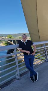 614249986: Chico busca chica en La Coruña