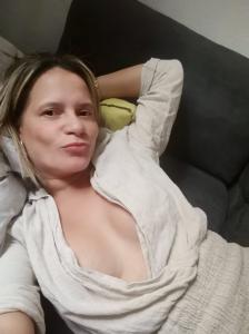 614096578: Chica busca chico en Valencia