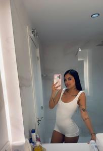610983029: Chica busca chico en Madrid