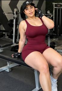 654595137: Chica busca chico en Barcelona