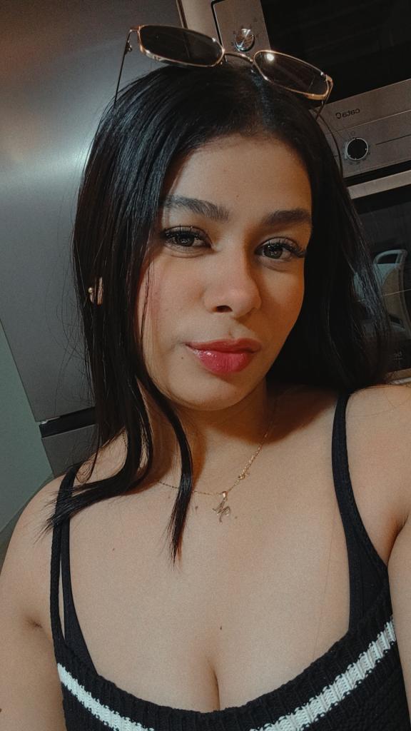 667891530: Chica busca chico en Gerona