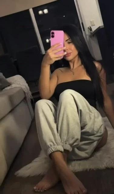 Chica busca chico en Alicante: Chica busca chico